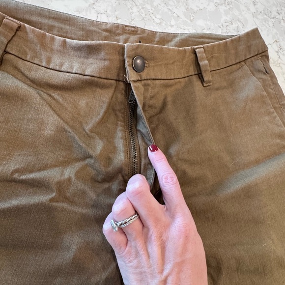 Lululemon - set of 2. Men’s Oxford Commission Classic 7” shorts - Picture 7 of 16